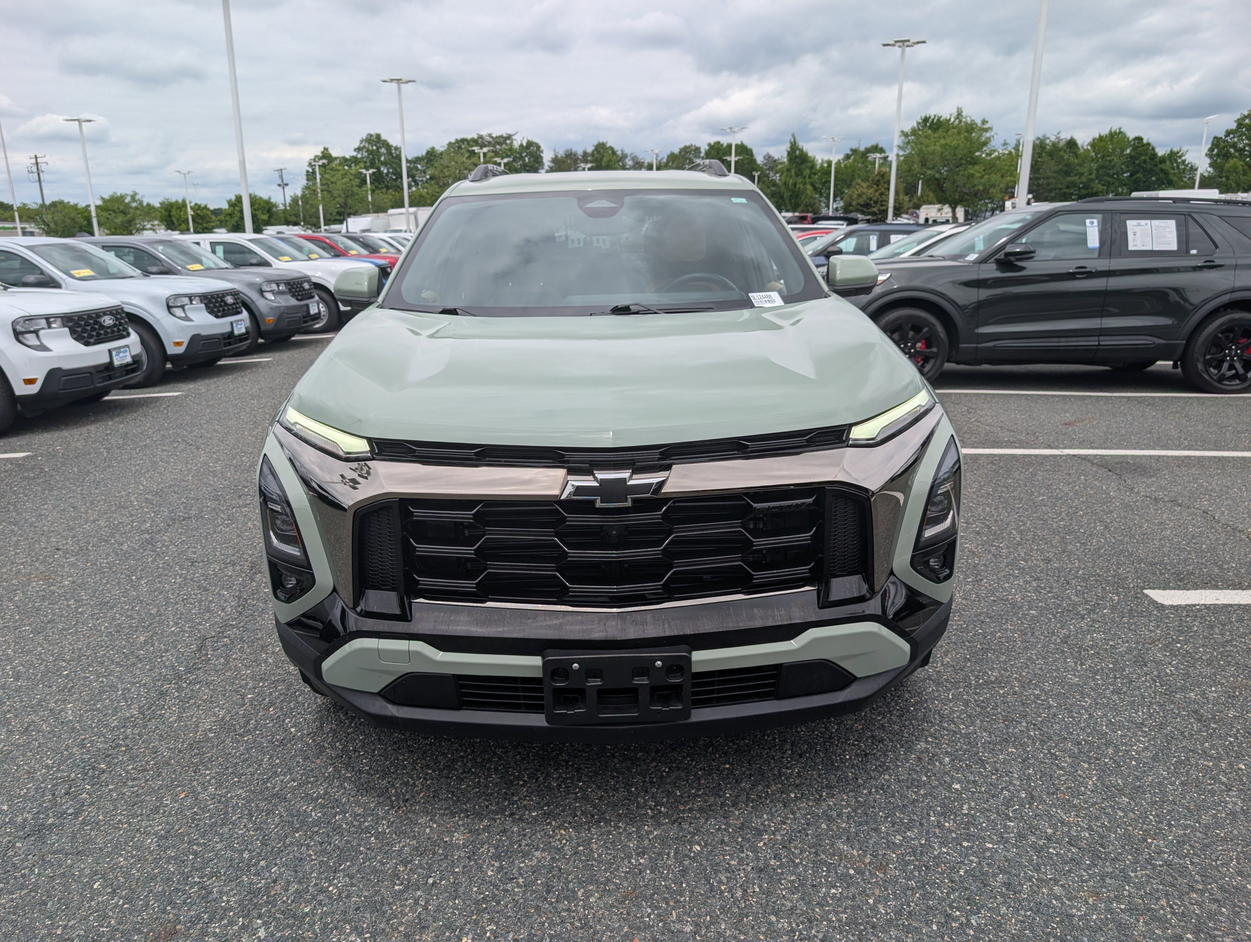 Used 2025 Chevrolet Equinox ACTIV w/ Safety and Technology Package AWD/4WD image 8