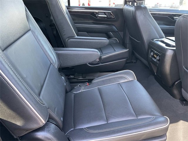 Used 2025 Chevrolet Suburban Premier image 34
