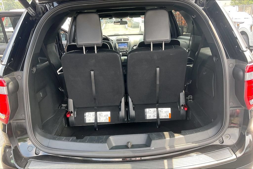 Certified 2019 Ford Explorer XLT w/ Equipment Group 202A AWD/4WD image 28