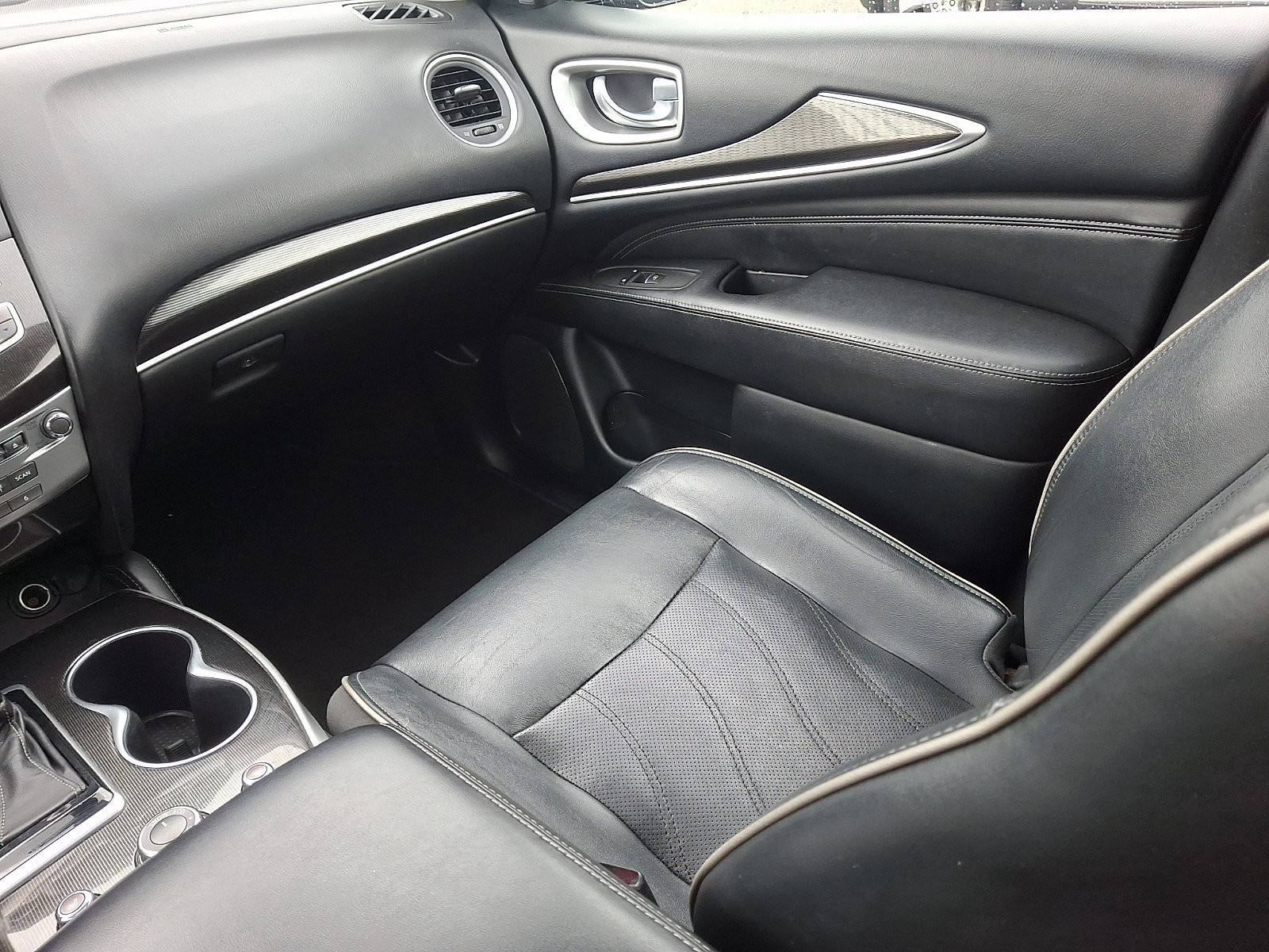 Used 2020 INFINITI QX60 Luxe w/ Essential Package image 15