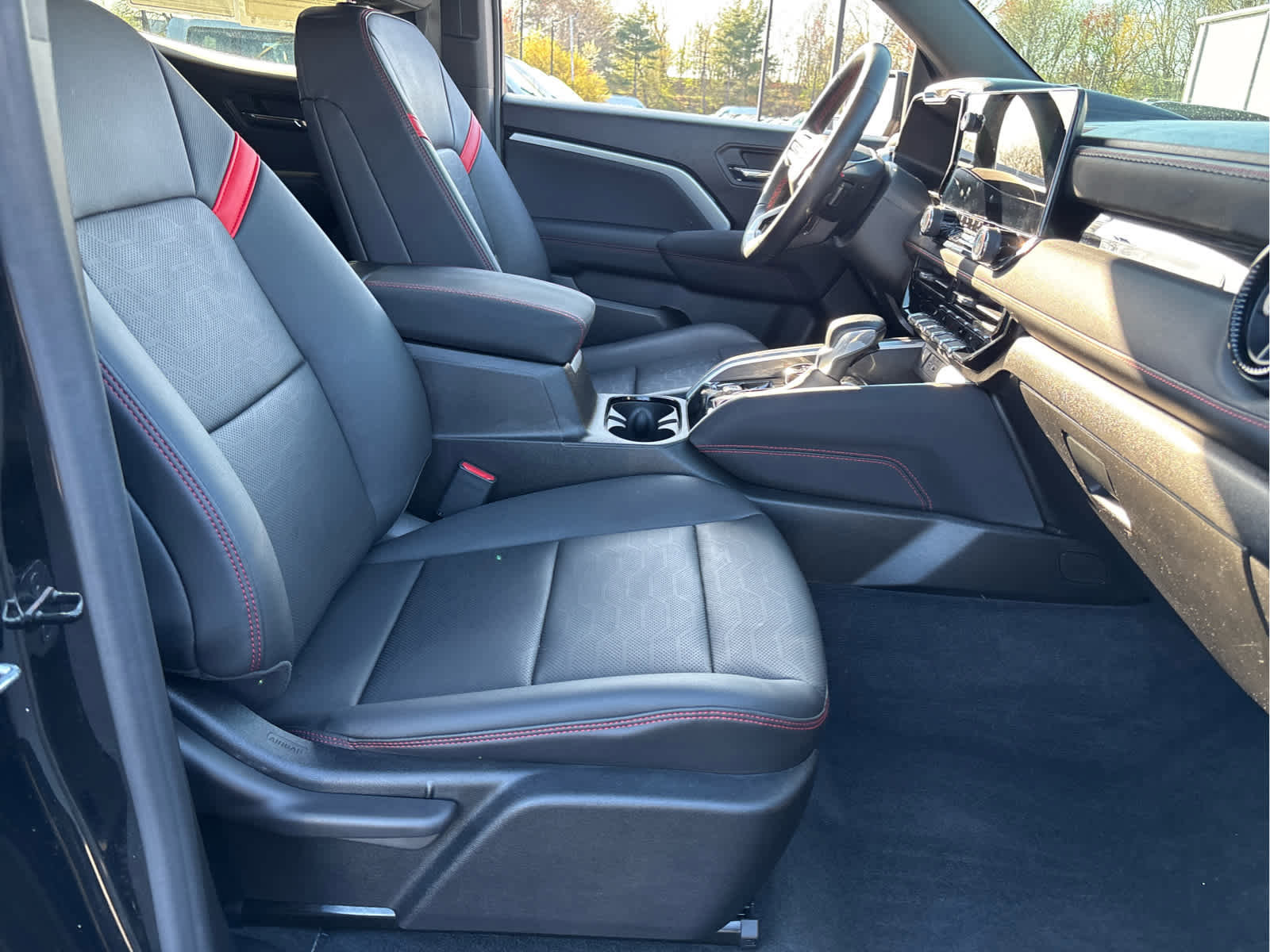 Used 2023 Chevrolet Colorado Z71 w/ Z71 Convenience Package 2 image 28