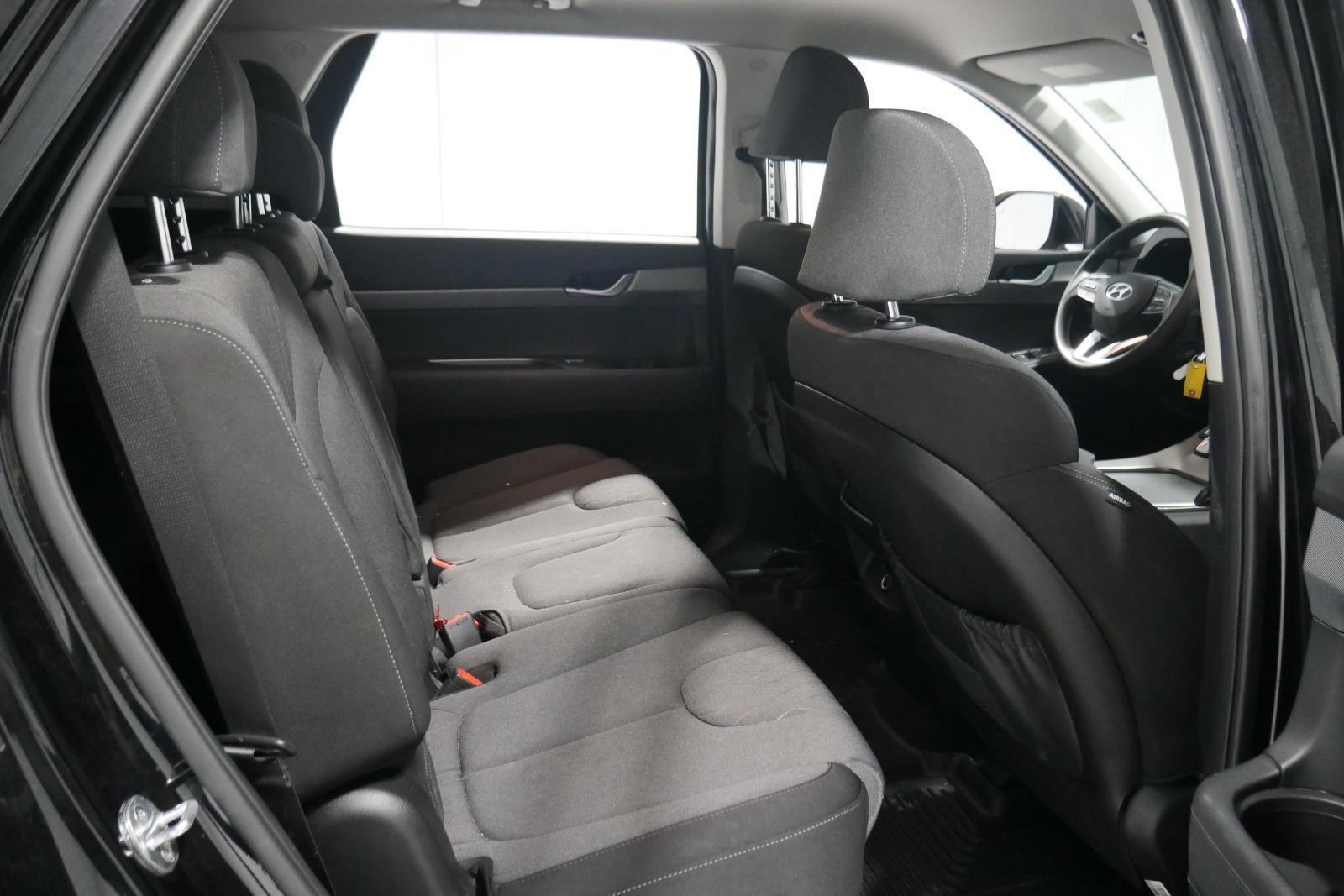 Used 2022 Hyundai Palisade SE image 17