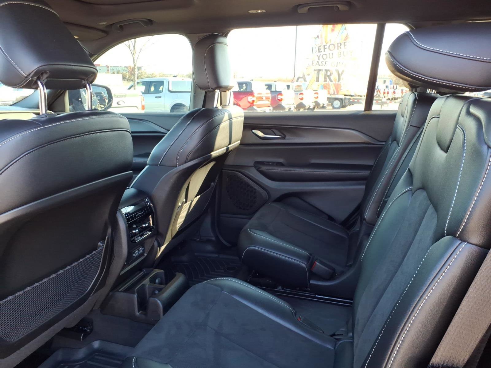 Used 2024 Jeep Grand Cherokee L Altitude image 13