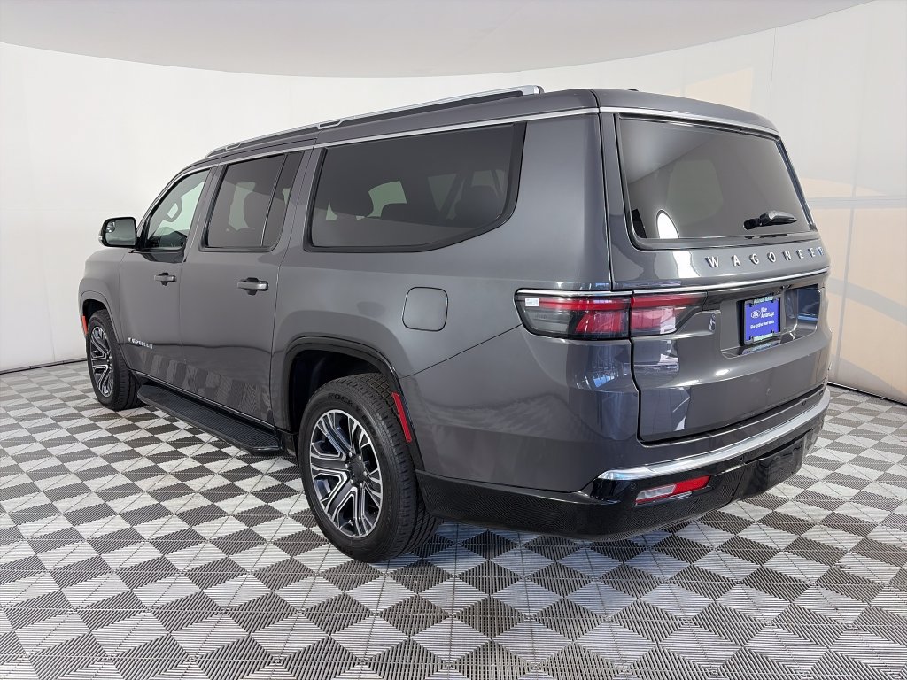 Used 2024 Jeep Wagoneer L Series II AWD/4WD image 5