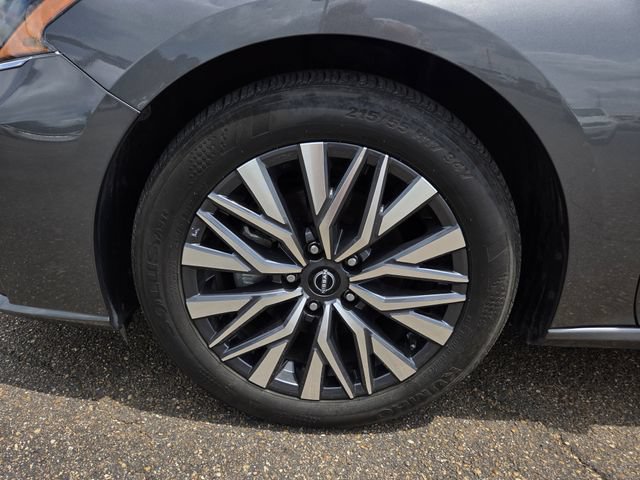 Used 2025 Nissan Altima 2.5 SV FWD image 24