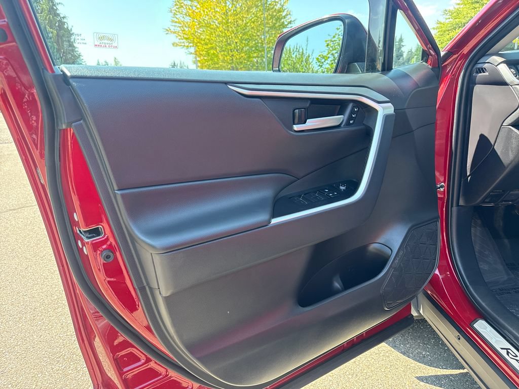 Used 2025 Toyota RAV4 XLE Premium w/ Weather Package AWD/4WD image 17
