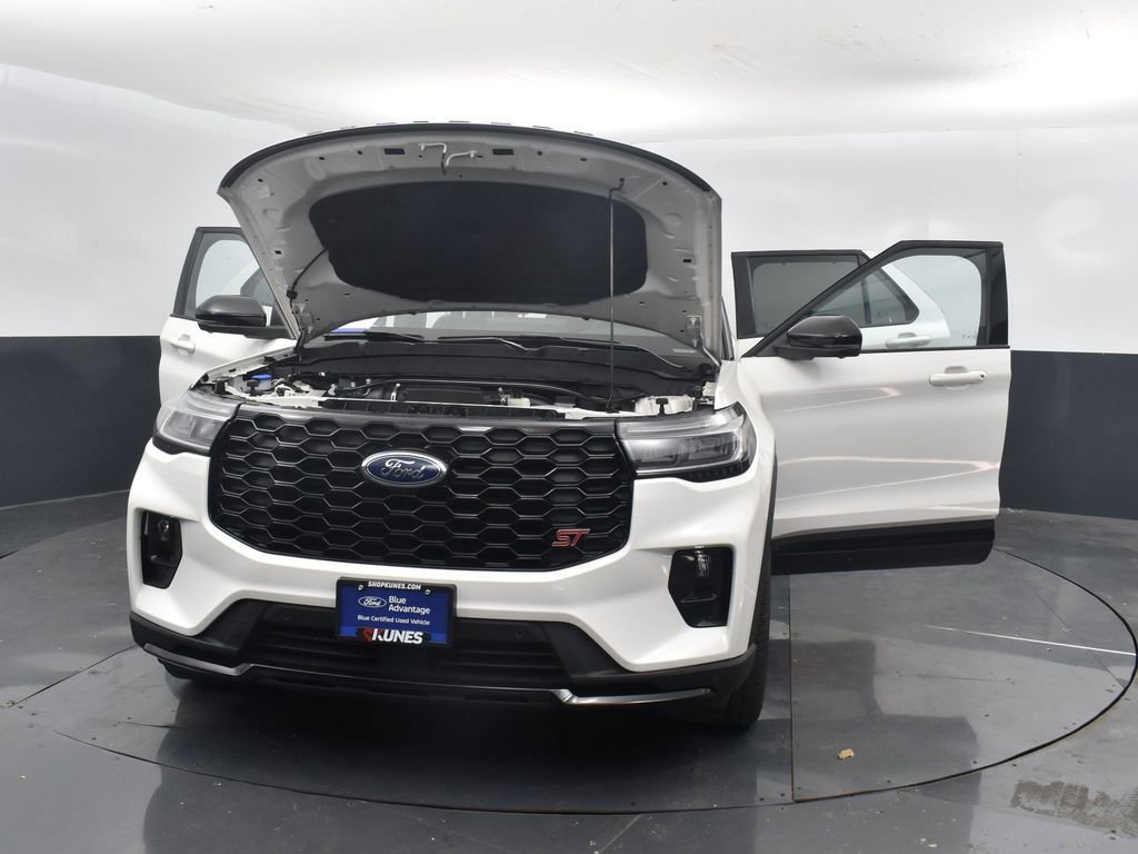 Certified 2025 Ford Explorer ST image 44