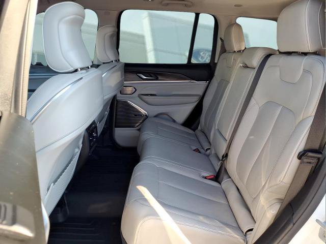 Used 2022 Jeep Grand Cherokee Overland w/ Advanced Protech Group III AWD/4WD image 11