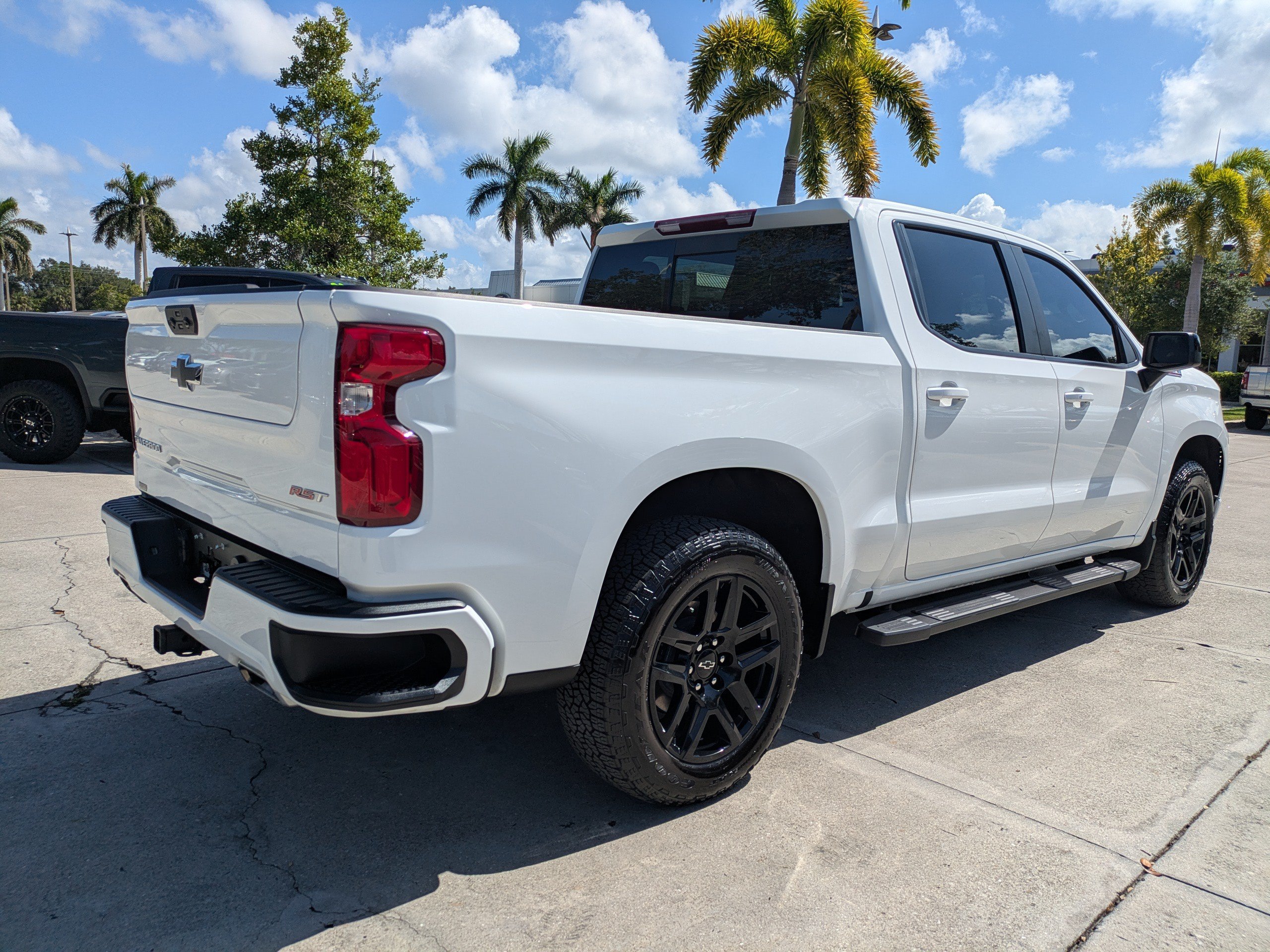 Used 2025 Chevrolet Silverado 1500 RST w/ Convenience Package II AWD/4WD image 4