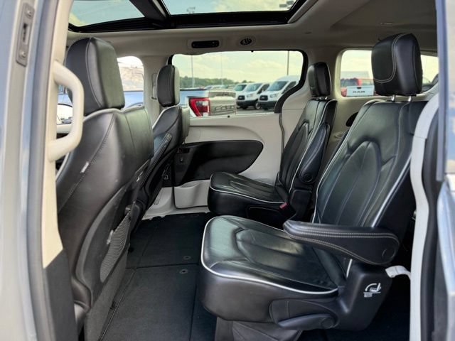 Used 2023 Chrysler Pacifica Limited FWD image 18