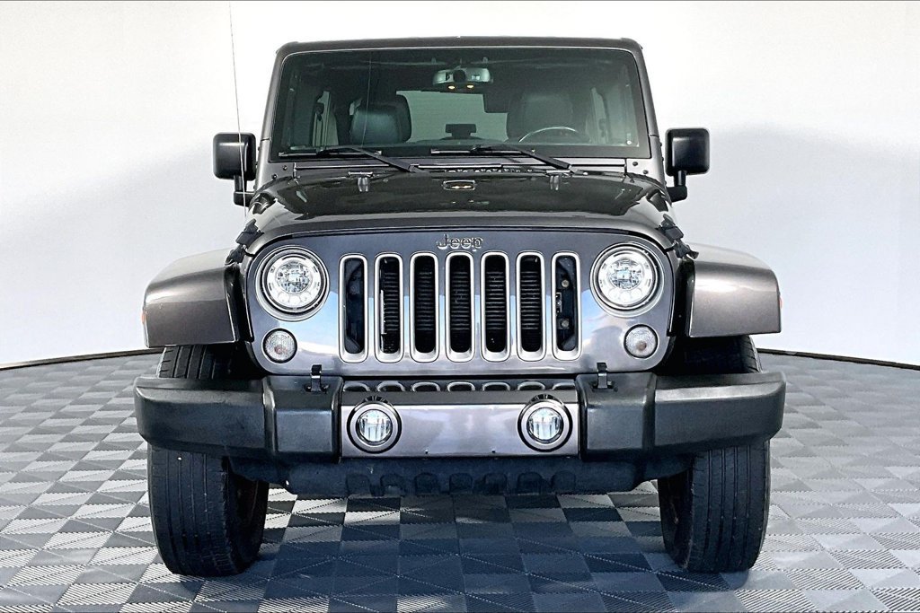 Used 2017 Jeep Wrangler Unlimited Sahara w/ Dual Top Group AWD/4WD image 3