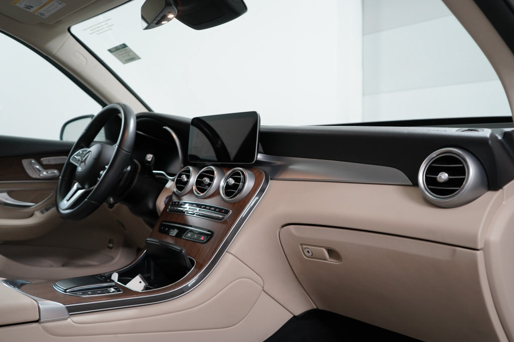 Used 2022 Mercedes-Benz GLC 300 4MATIC w/ Premium Package Lite image 23