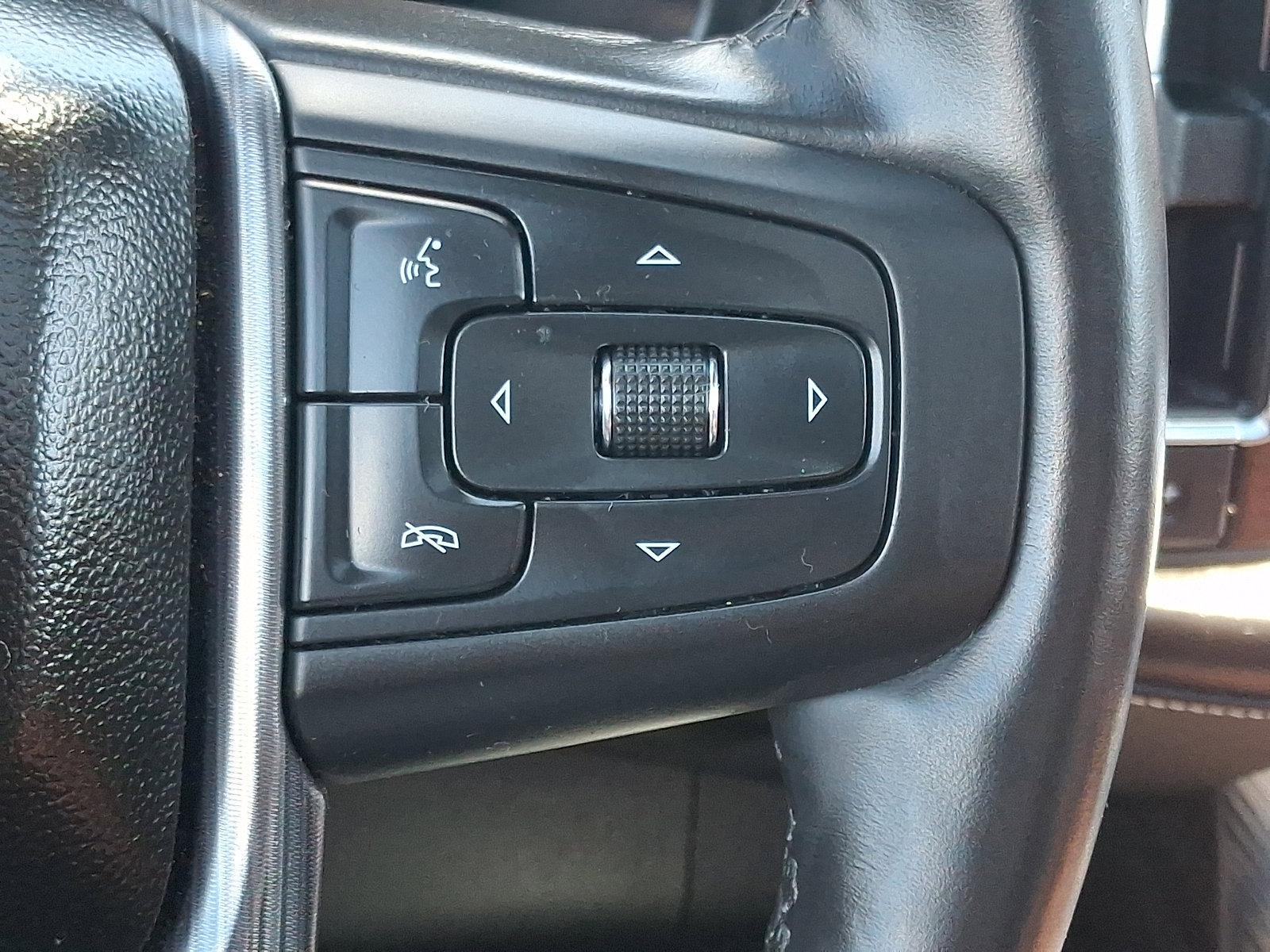 Used 2023 GMC Yukon XL Denali Ultimate AWD/4WD image 25