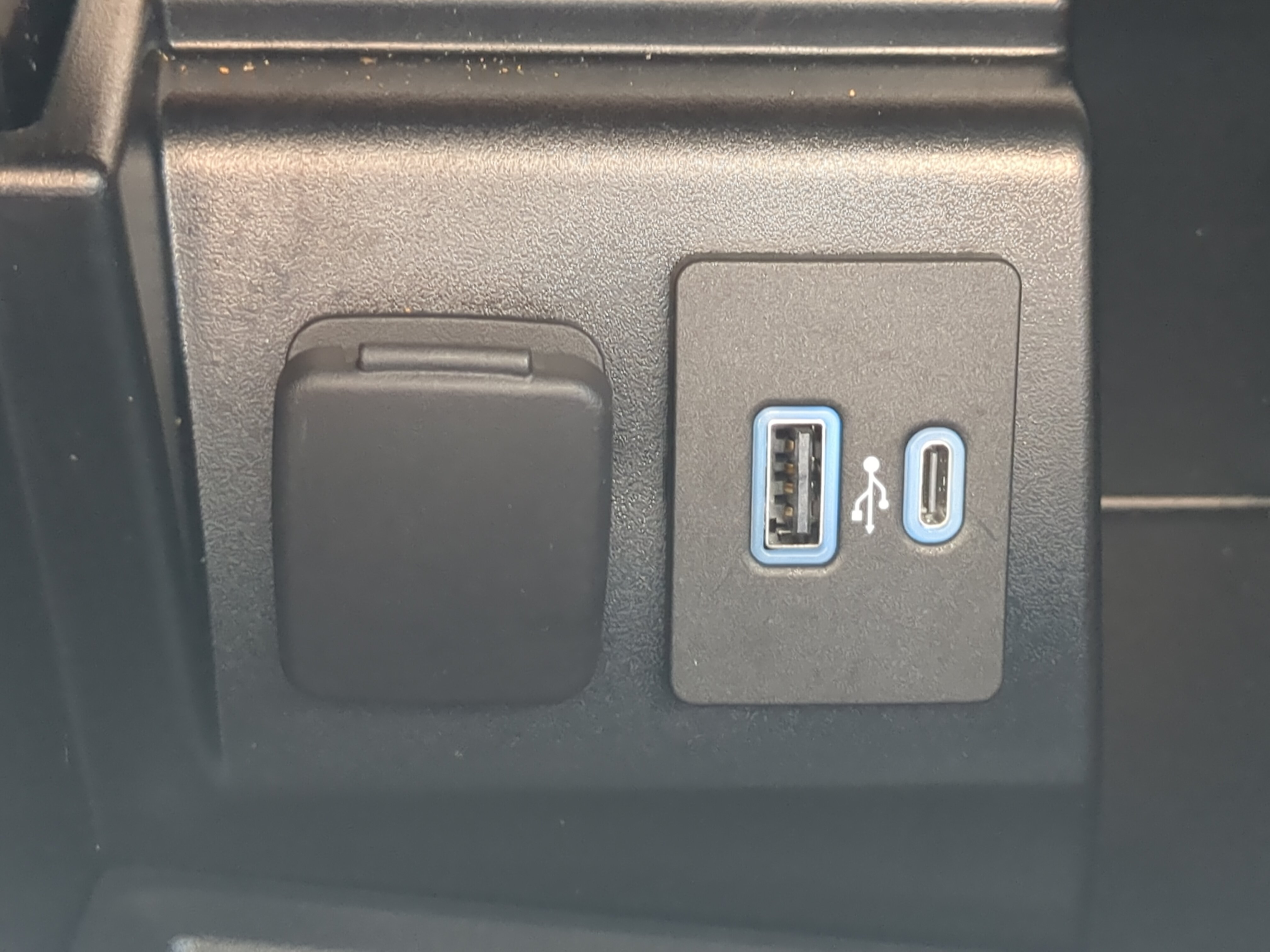 Certified 2022 Ford Explorer XLT w/ Equipment Group 202A RWD image 20