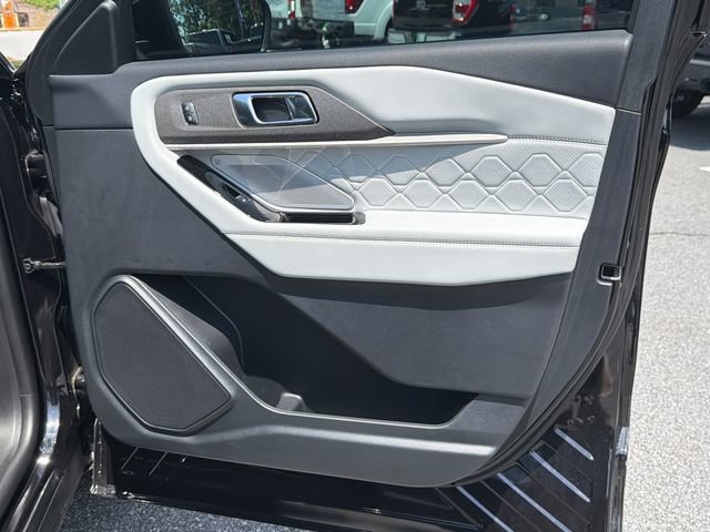 Certified 2025 Ford Explorer Platinum w/ Ultimate Package AWD/4WD image 16