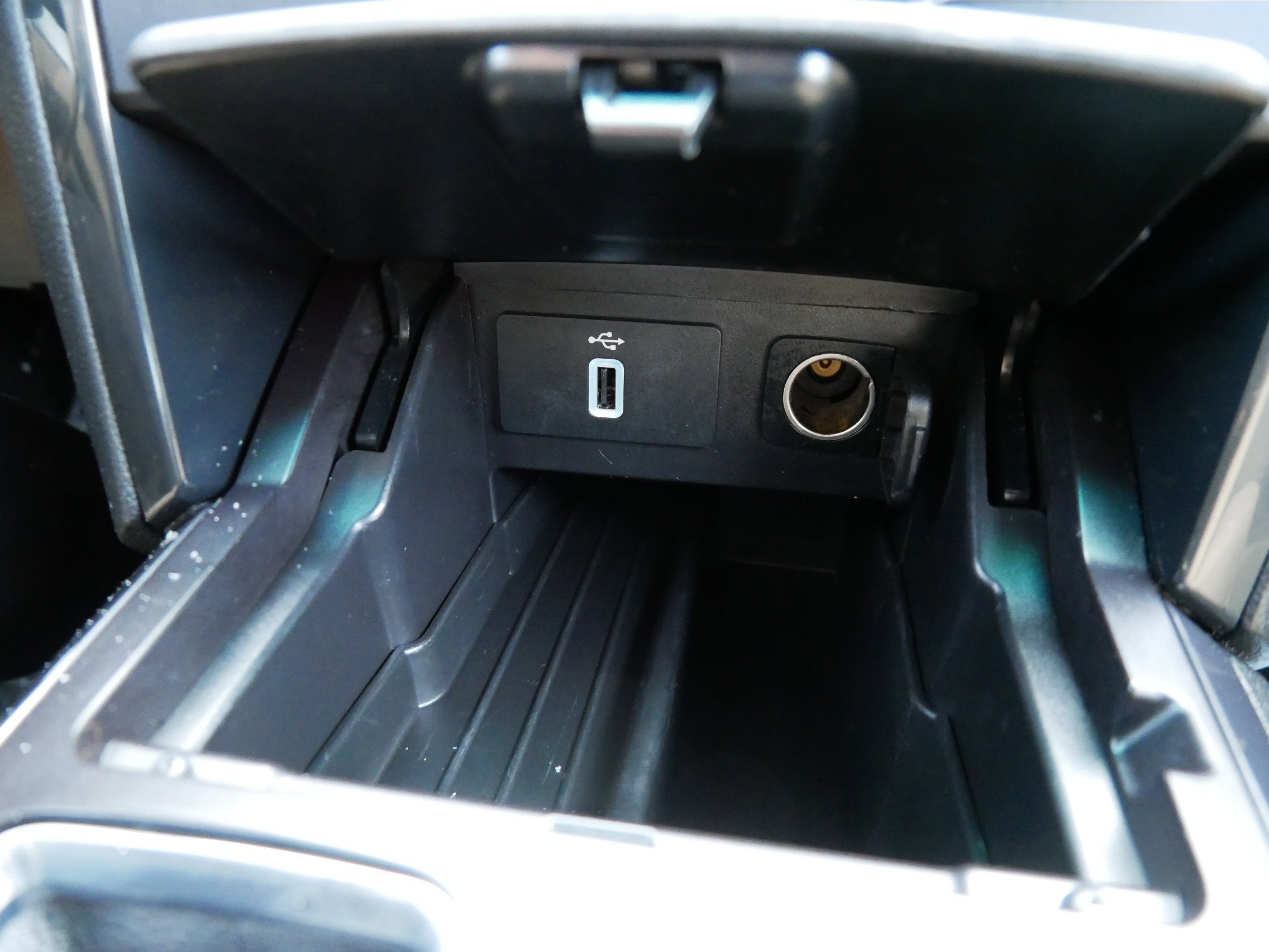 Certified 2017 Ford Explorer XLT w/ Equipment Group 202A image 27