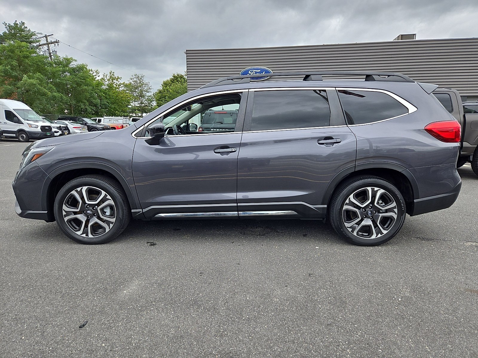 Used 2024 Subaru Ascent Limited w/ Technology Package AWD/4WD image 6