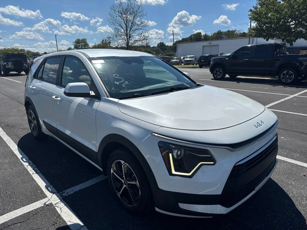 Used 2023 Kia Niro LX FWD image 2