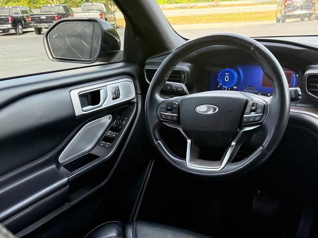 Certified 2020 Ford Explorer Platinum w/ Premium Technology Package AWD/4WD image 11