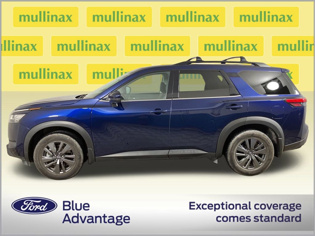 Used 2022 Nissan Pathfinder SV w/ SV Premium Package image 2