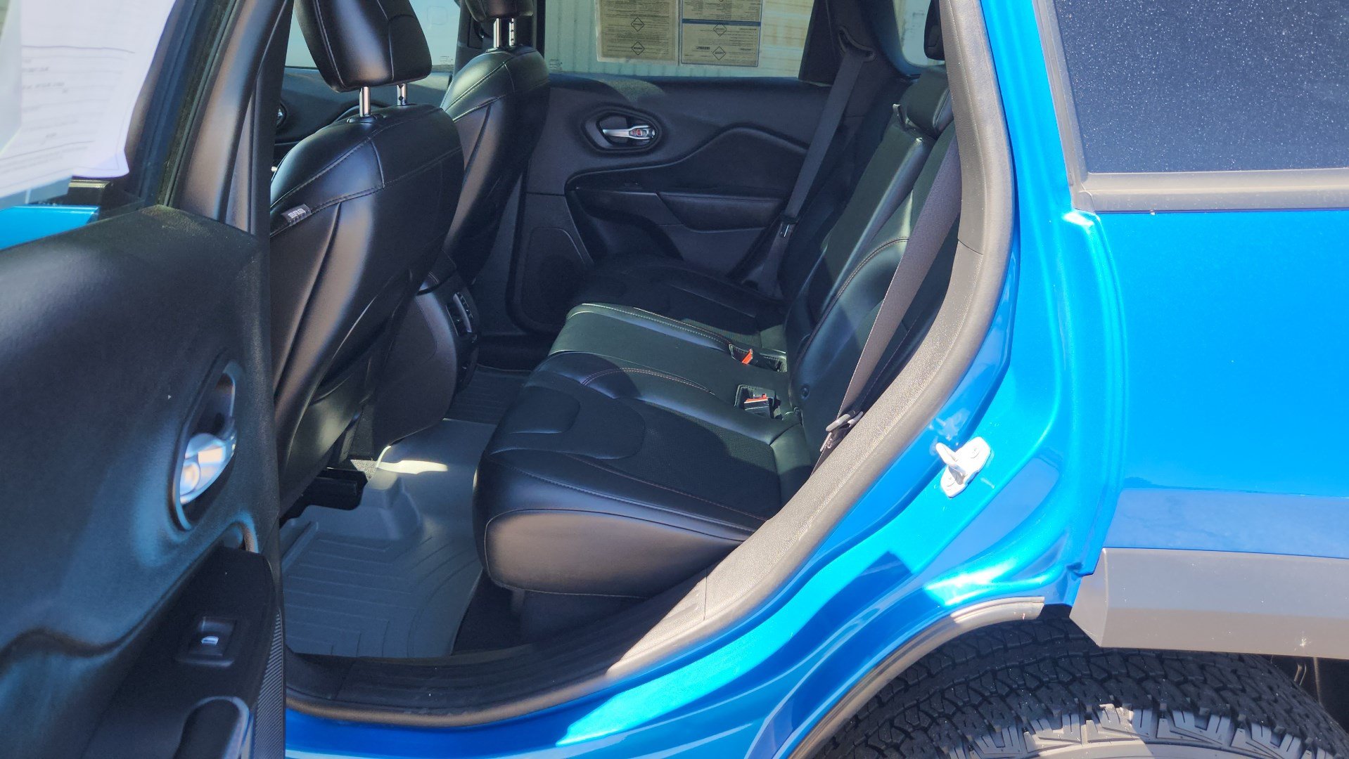 Used 2019 Jeep Cherokee Trailhawk AWD/4WD image 22