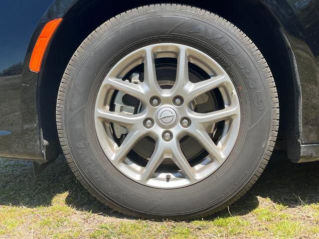 Used 2025 Chrysler Pacifica Select FWD image 6