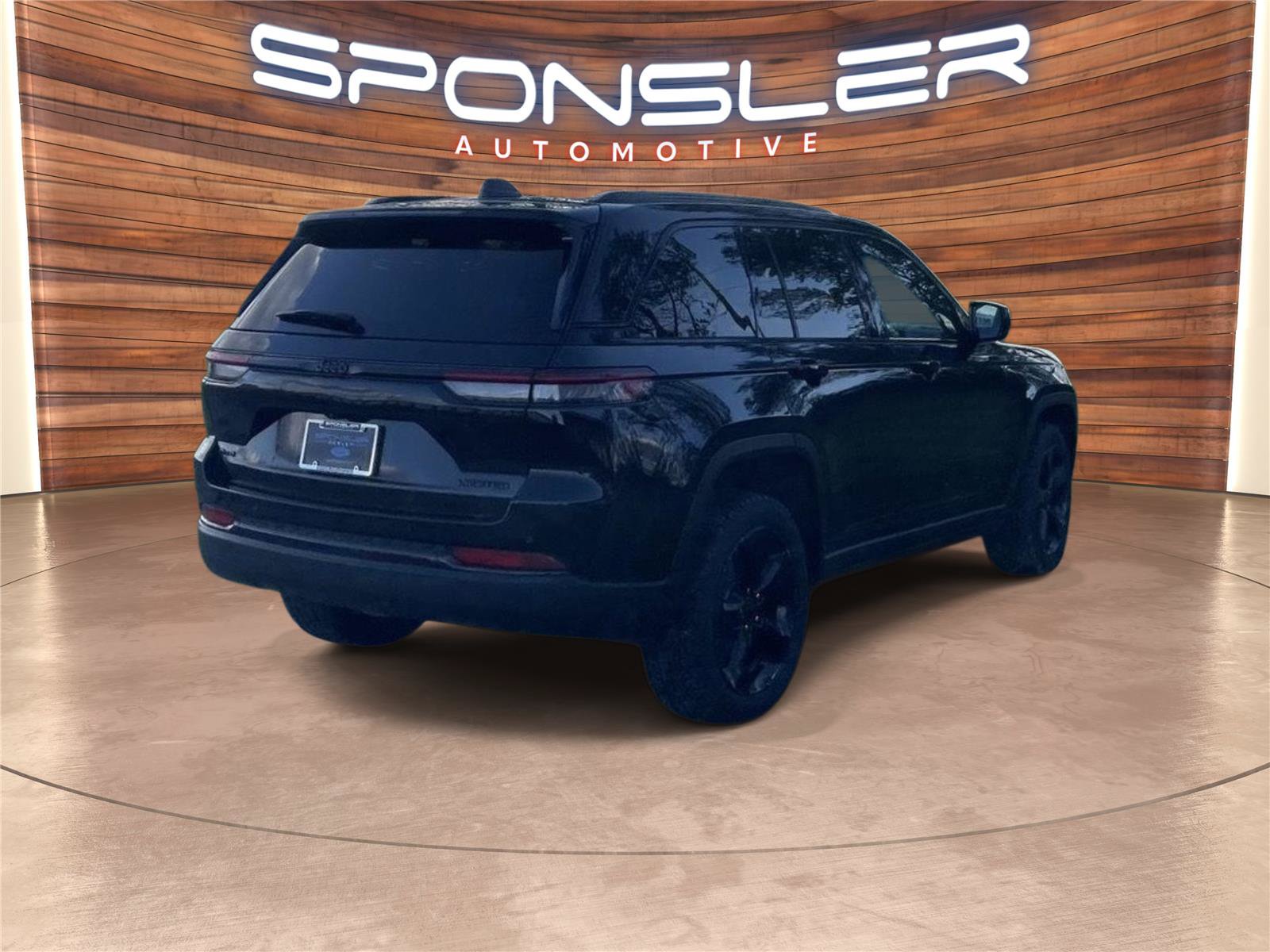 Used 2023 Jeep Grand Cherokee Limited w/ Black Appearance Package AWD/4WD image 7