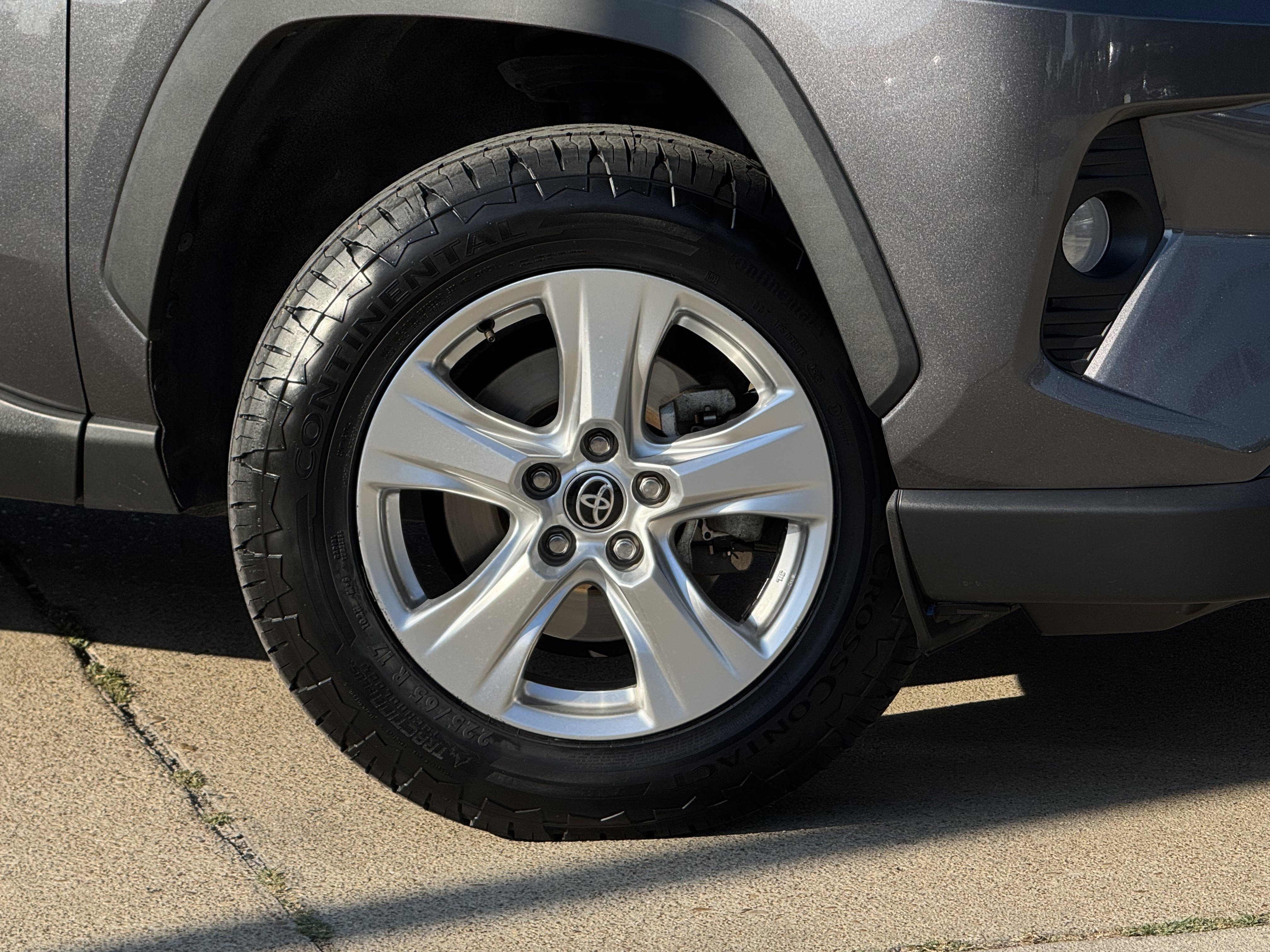 Used 2021 Toyota RAV4 XLE w/ Carpet Mat Package (TMS) image 9