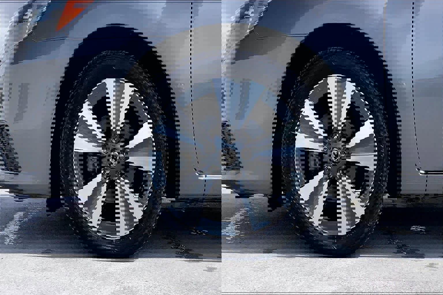 Used 2019 Nissan Sentra SV w/ Special Edition Package image 8