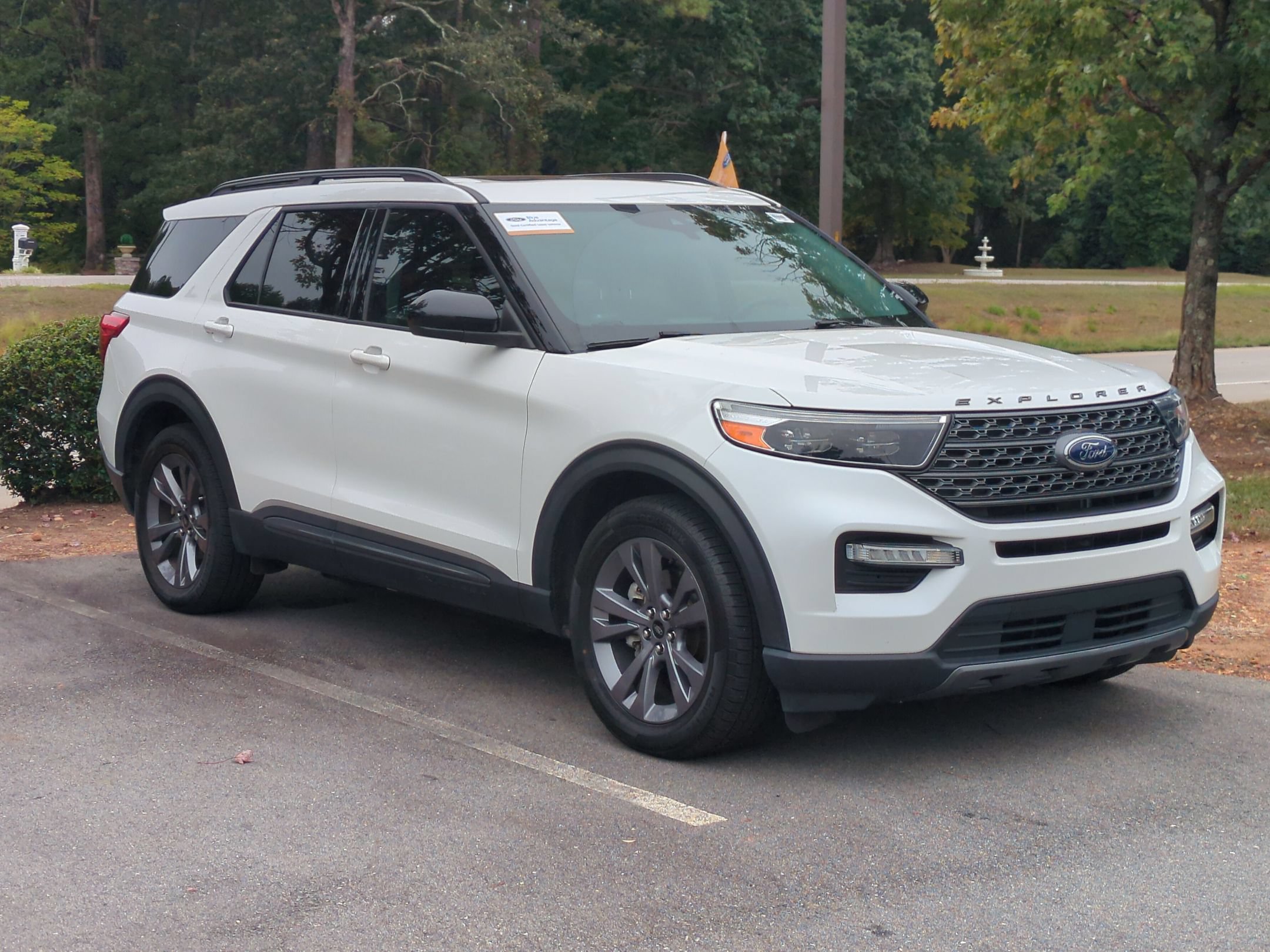 Certified 2022 Ford Explorer XLT RWD image 2