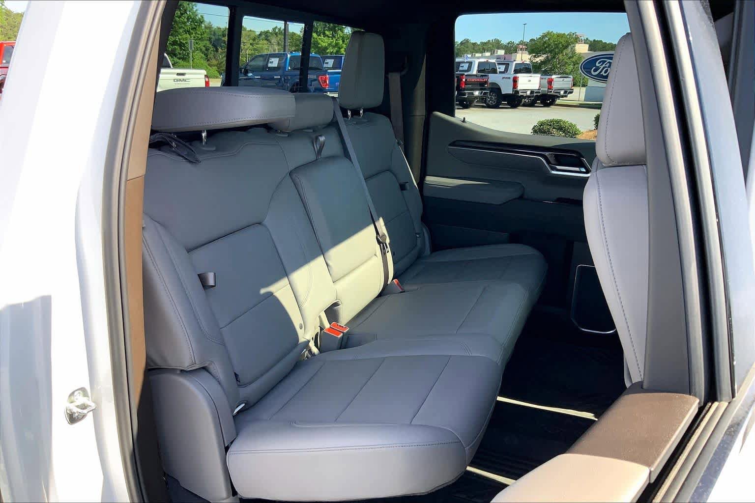Used 2025 Chevrolet Silverado 1500 LTZ w/ LTZ Premium Package AWD/4WD image 19