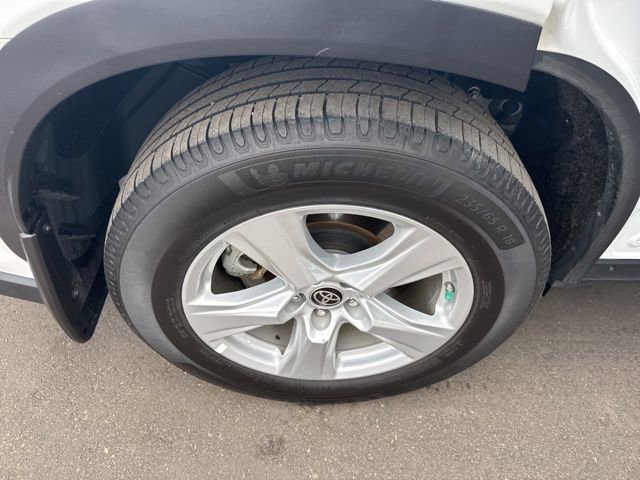 Used 2022 Toyota Highlander LE image 7