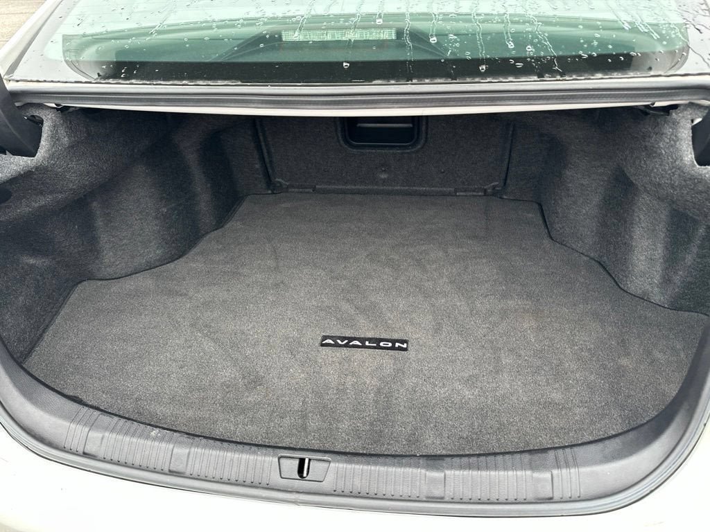 Used 2018 Toyota Avalon Limited w/ Carpet Mat Package FWD image 9