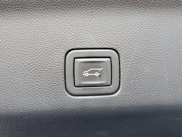 Used 2023 Chevrolet Suburban Premier image 9