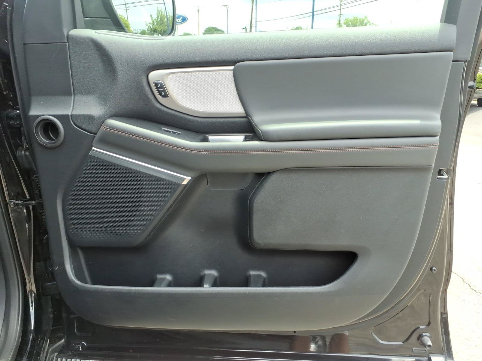 Certified 2025 Ford Expedition Active AWD/4WD image 34
