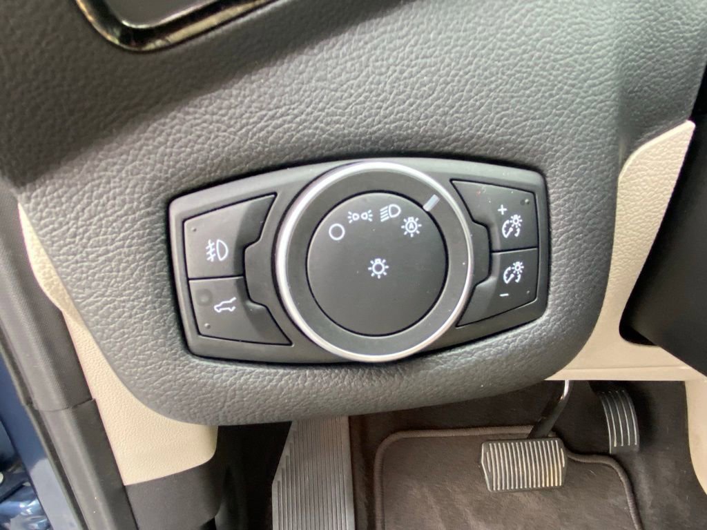 Certified 2018 Ford Escape SEL FWD image 12