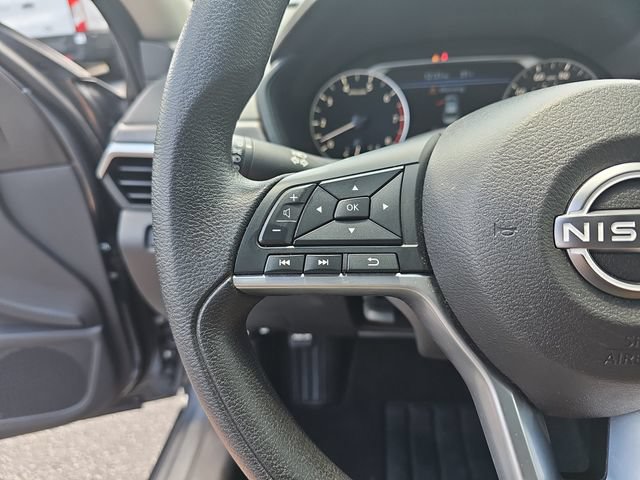 Used 2025 Nissan Altima 2.5 SV FWD image 17