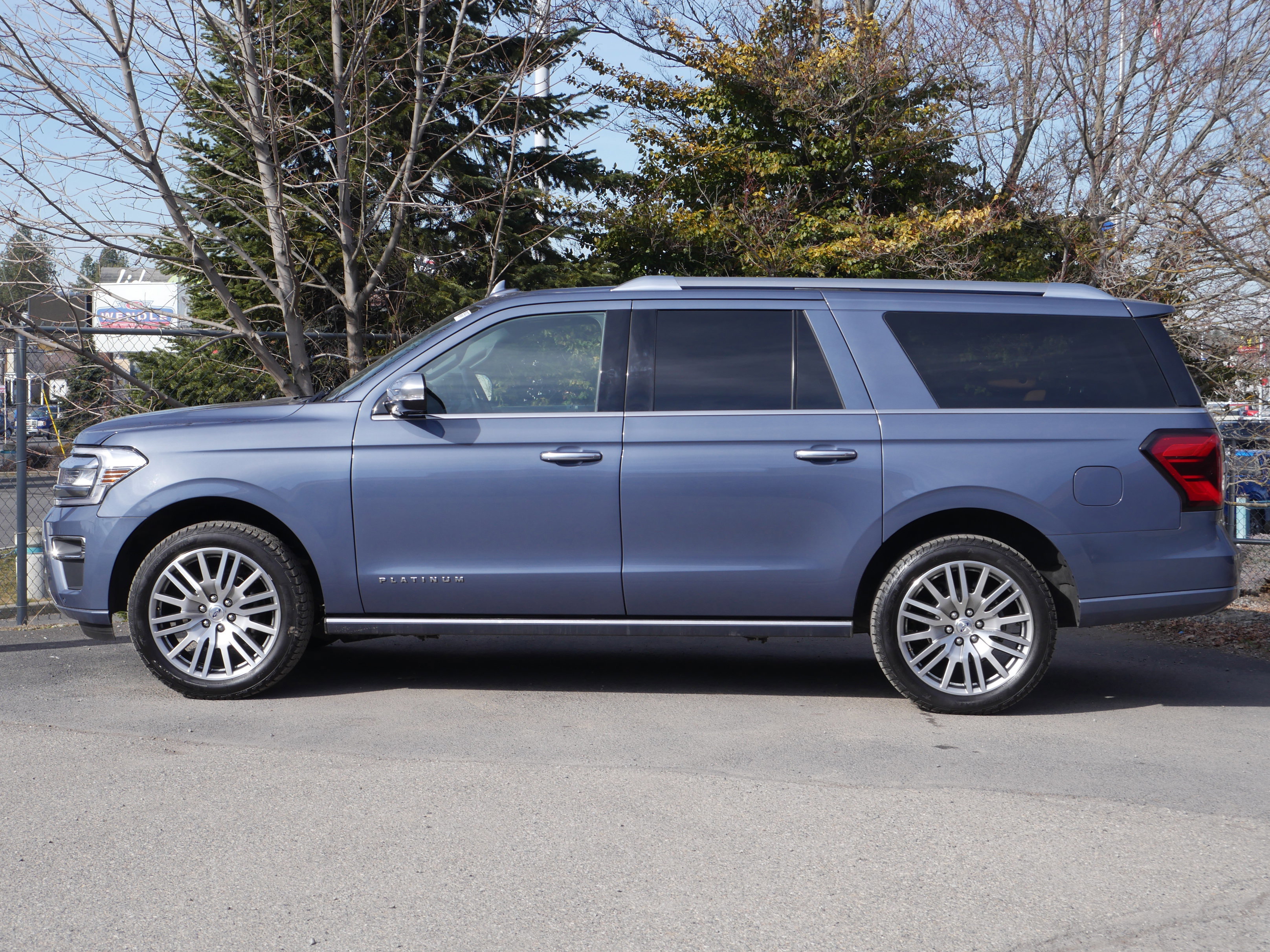 Certified 2023 Ford Expedition Max Platinum image 5