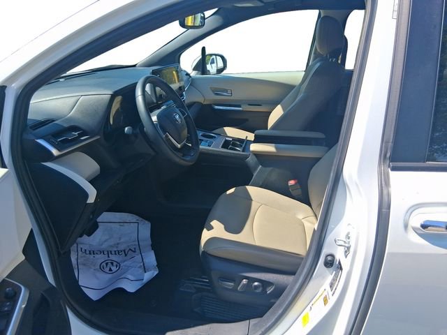 Used 2023 Toyota Sienna XLE FWD image 10