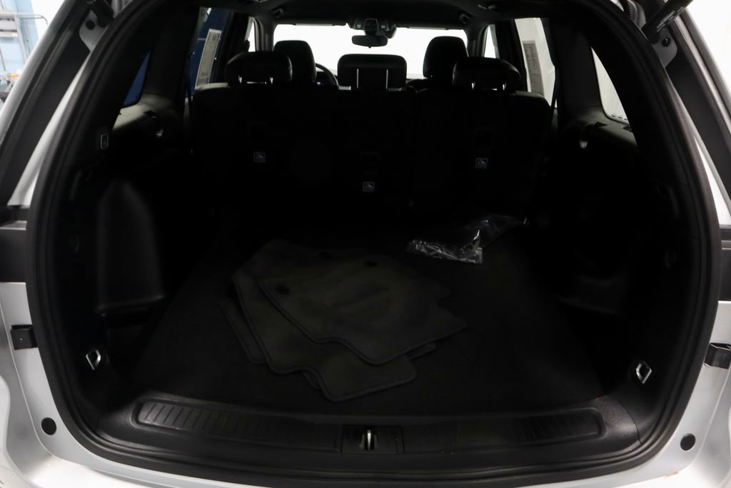 Used 2024 Jeep Grand Cherokee Altitude AWD/4WD image 15