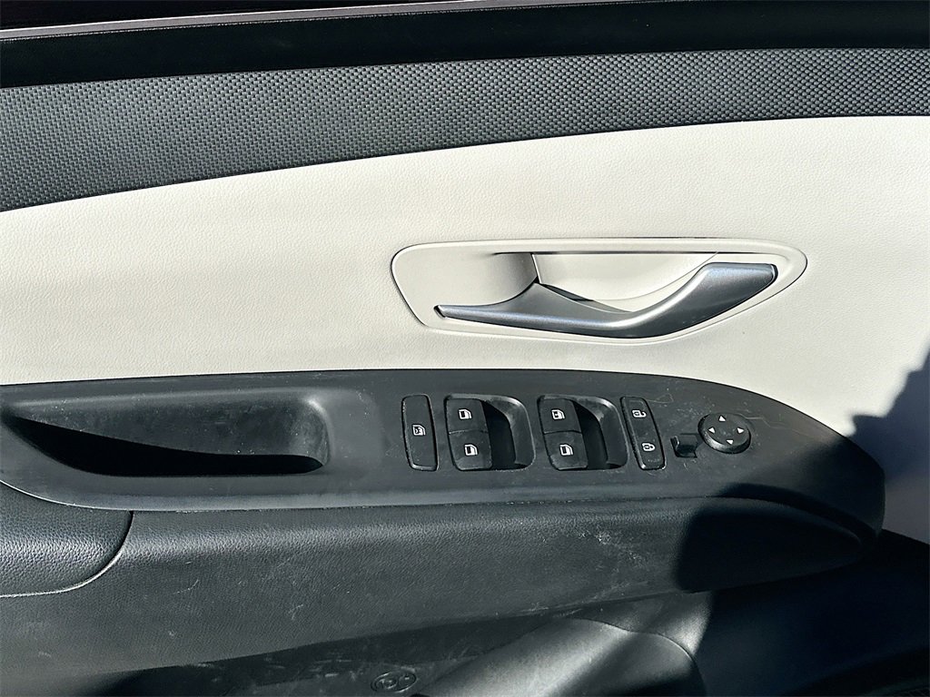 Used 2023 Hyundai Tucson SE image 21