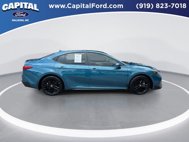 Used 2025 Toyota Camry SE FWD image 9