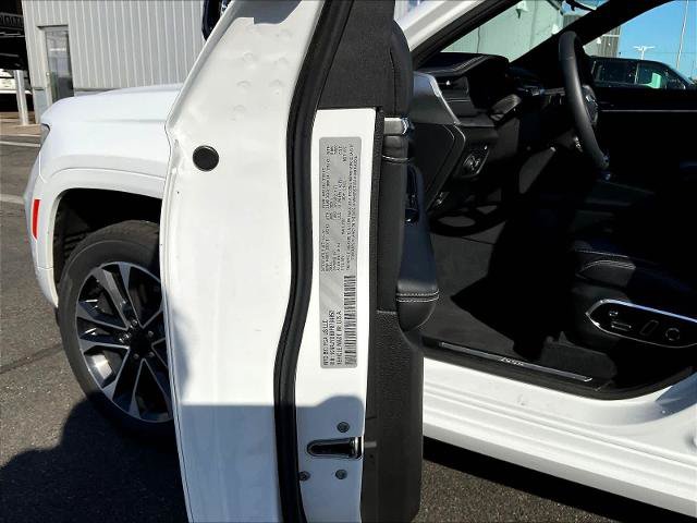 Used 2023 Jeep Grand Cherokee Overland w/ Advanced Protech Group III AWD/4WD image 21