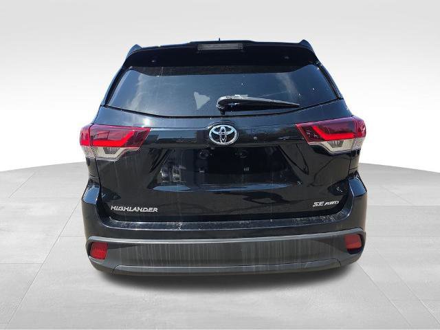 Used 2019 Toyota Highlander SE AWD/4WD image 4