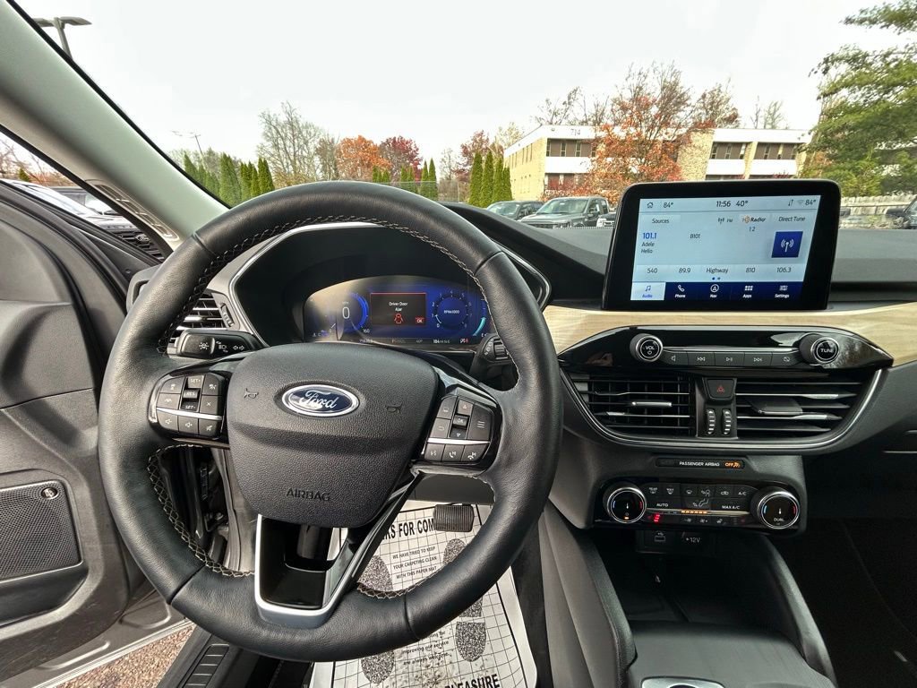 Certified 2022 Ford Escape Titanium w/ Titanium Elite Package image 26