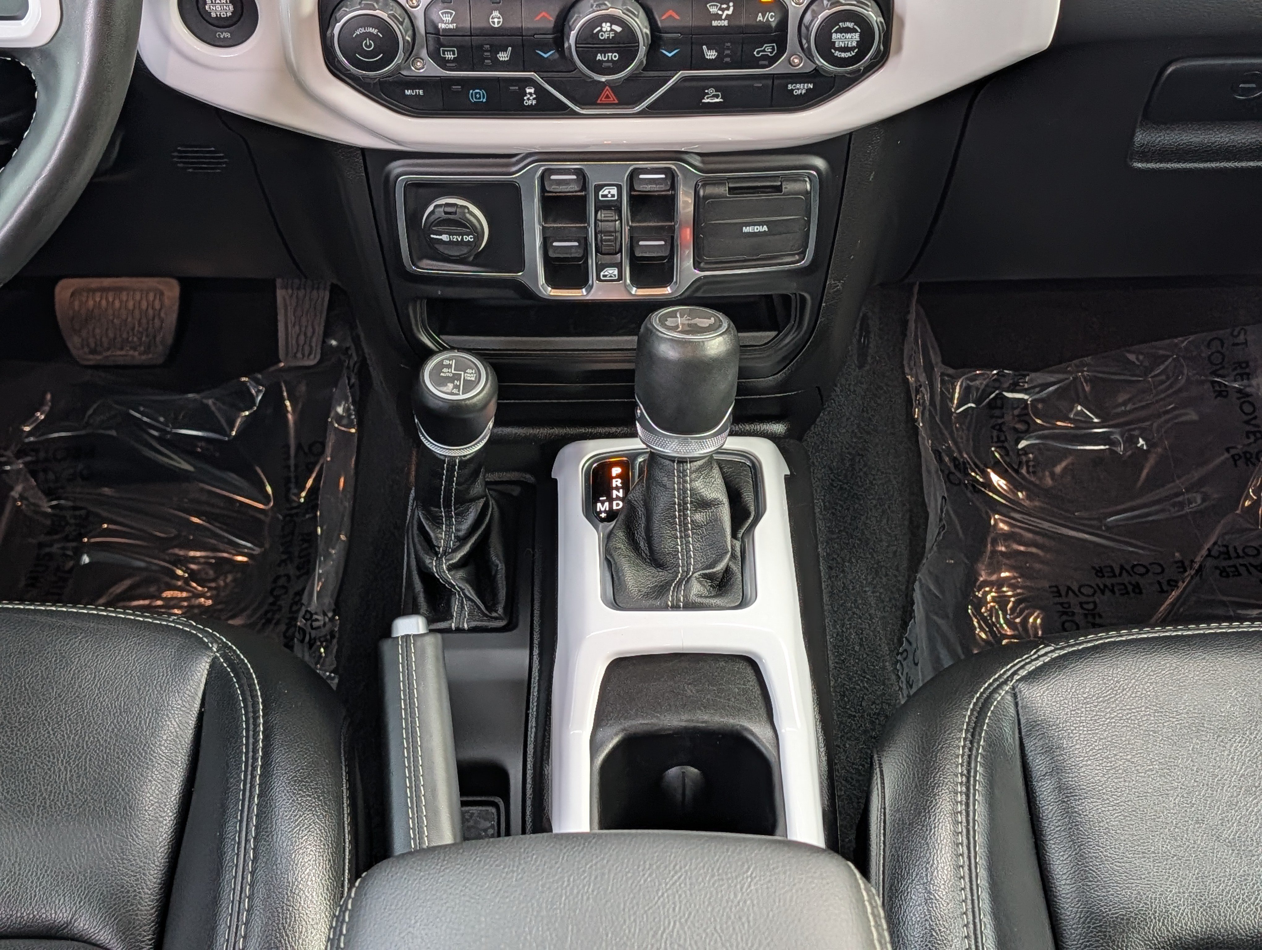 Used 2022 Jeep Wrangler Unlimited Sahara w/ Cold Weather Group AWD/4WD image 20