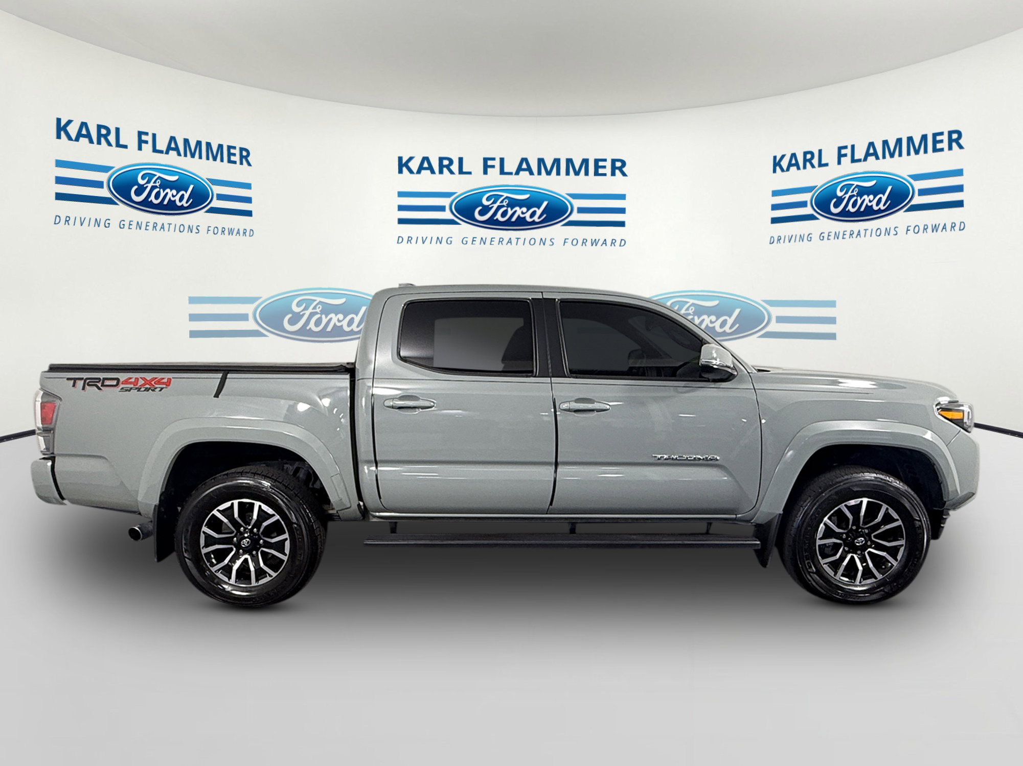 Used 2022 Toyota Tacoma TRD Sport AWD/4WD image 2