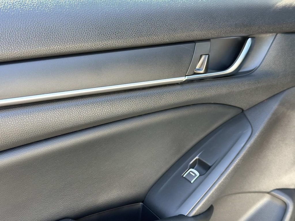 Used 2018 Honda Accord EX image 20