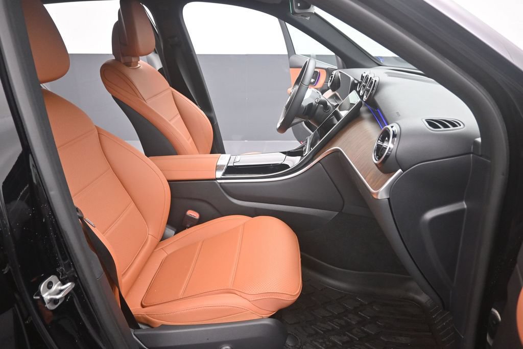 Used 2026 Mercedes-Benz GLC 300 image 14