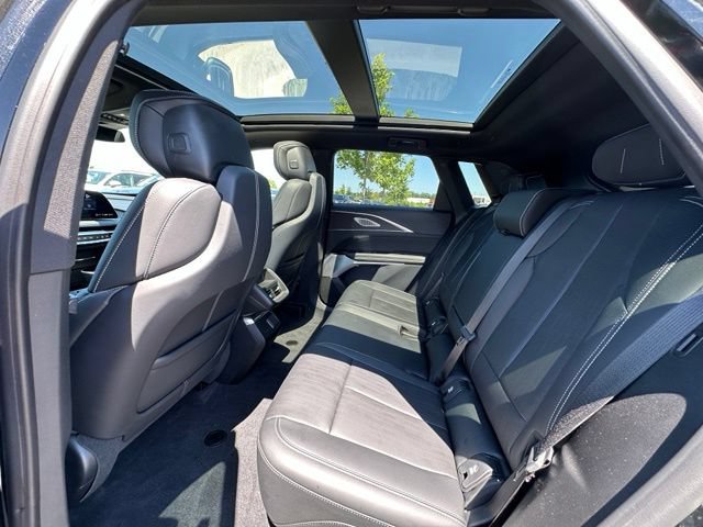 Used 2024 Cadillac Lyriq Luxury AWD/4WD image 15